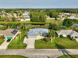 2537 SE Hallahan St, Port Saint Lucie, FL 34952
