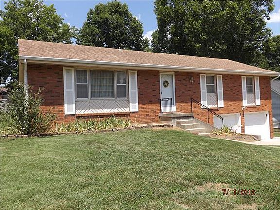 2nd image of 18704 Gateway Dr