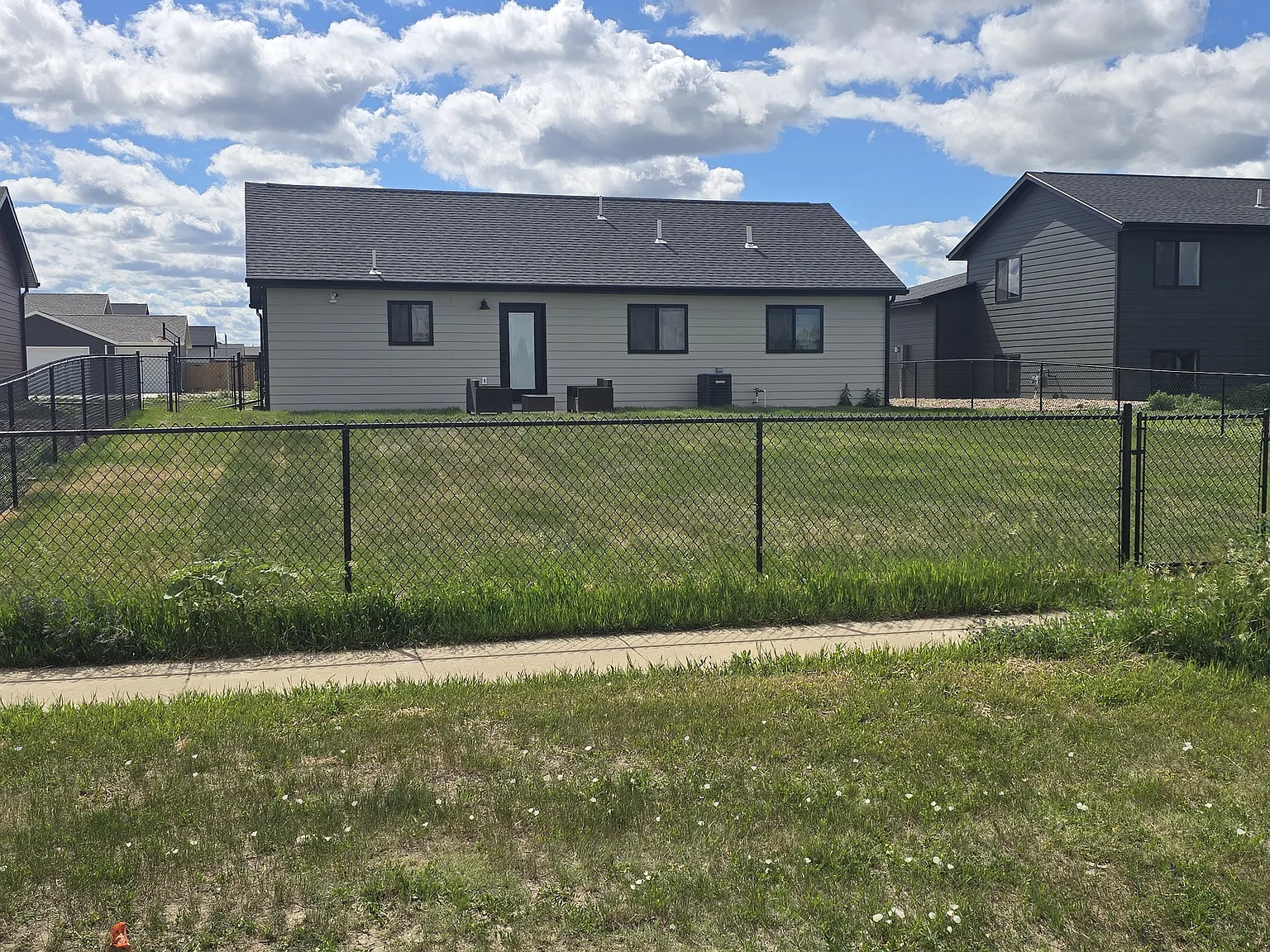 652 Eagle Ct — Photo 2