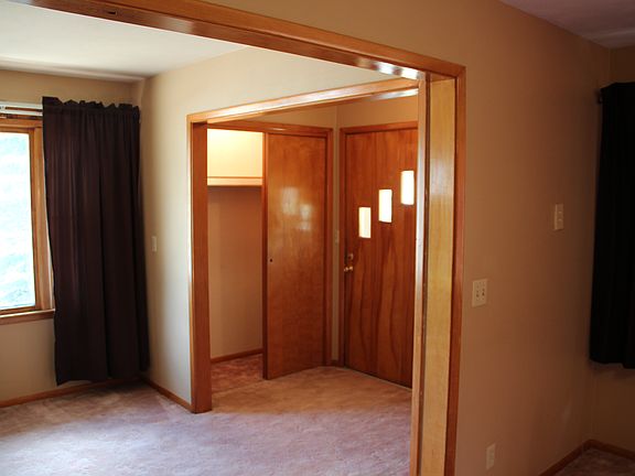 Front door w lit coat closet