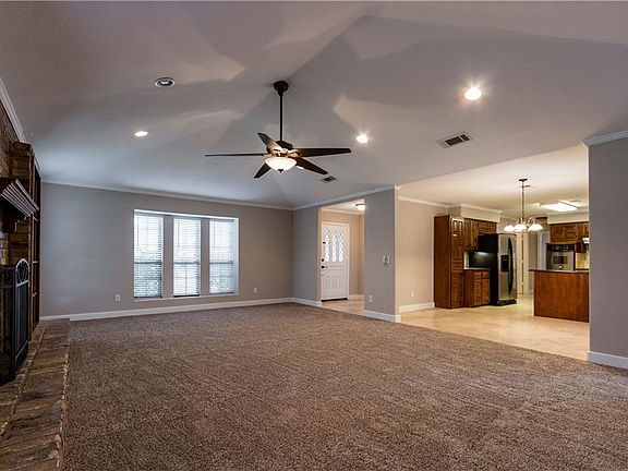 5th image of 2117 Newcastle Cir
