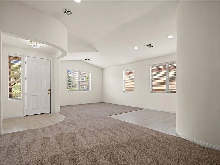 9618 Rolling Thunder Ave — Photo 3