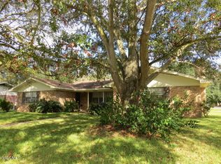 1102 Martin St, Pascagoula, MS 39581
