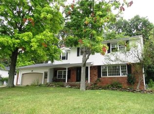 8065 Thornhurst Dr, North Royalton, OH 44133