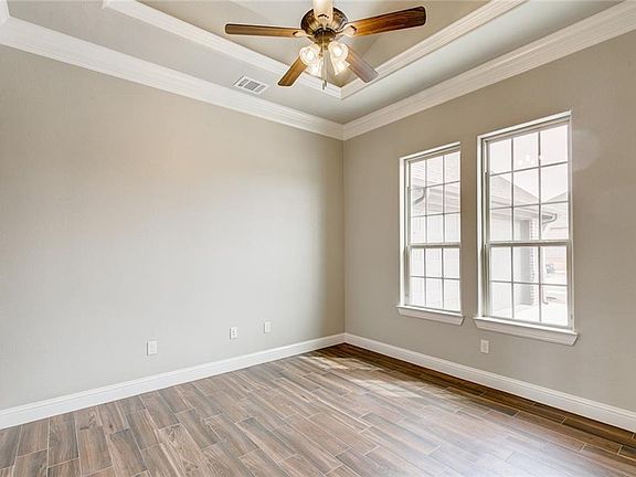 5th image of 2065 Clive Dr