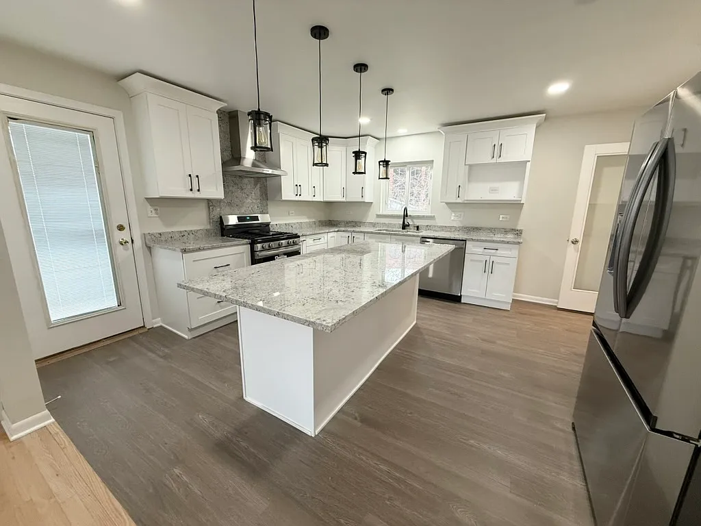 4 bed, 1513 sqft, $3,800 — Photo 2