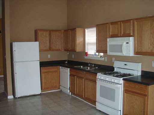 5th image of 5215 Yellow Pine Dr