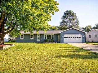 575 Pineview Dr, Holland, MI 49424