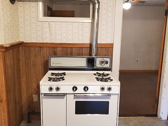 5th image of 56 Ash St