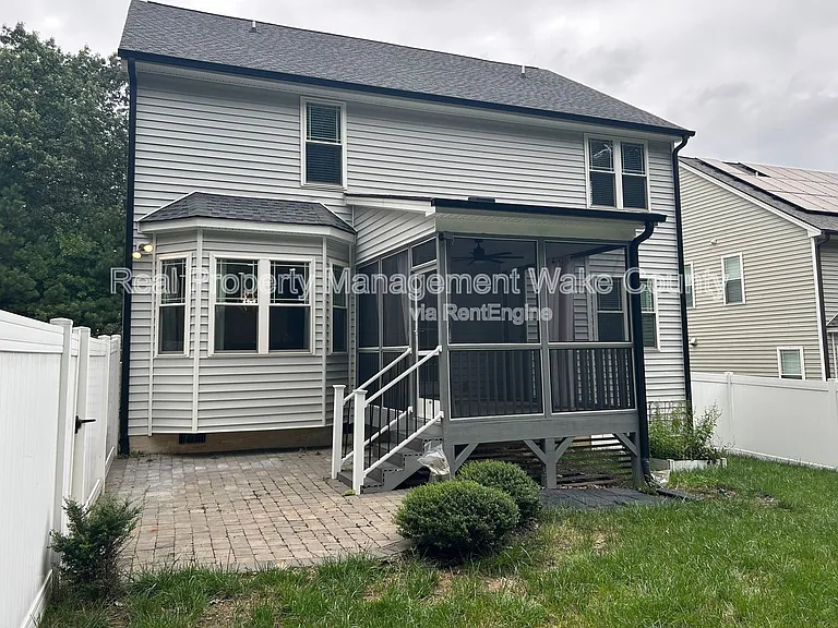 5412 Robbins Dr — Photo 2