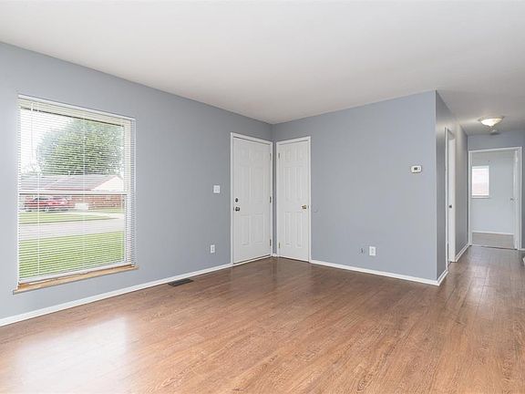 4th image of 3409 Winchester Dr