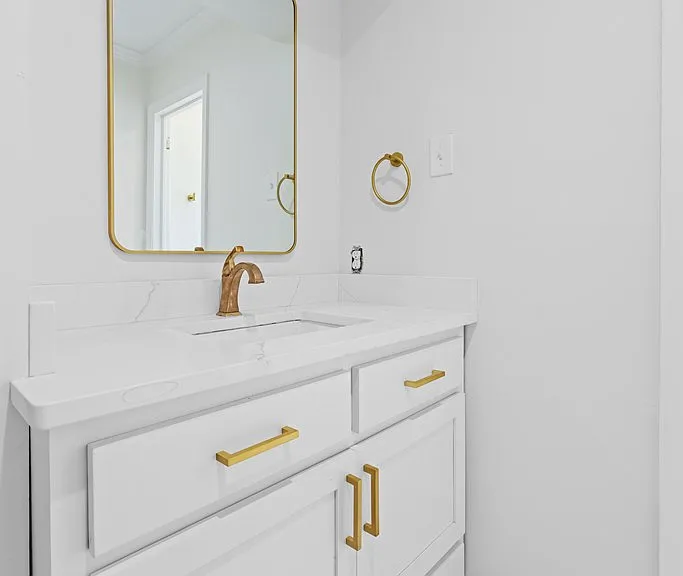 2421 Westwood Dr — Photo 12