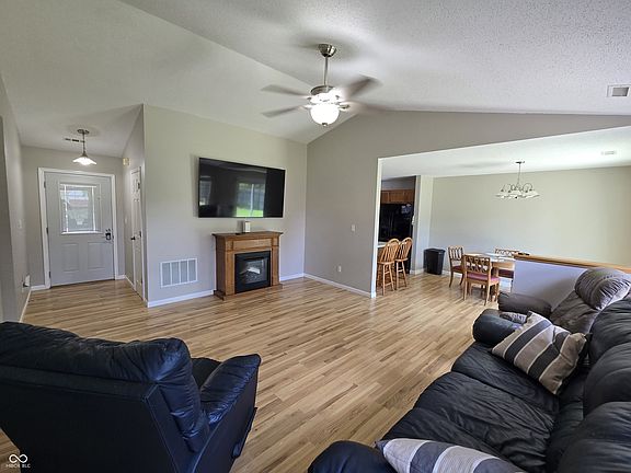2nd image of 2069 Creekside Dr