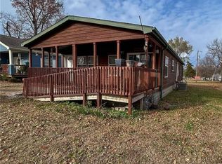 209 W 6th St, Pleasanton, KS 66075