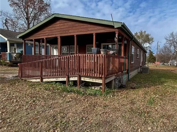 209 W 6th St, Pleasanton, KS 66075