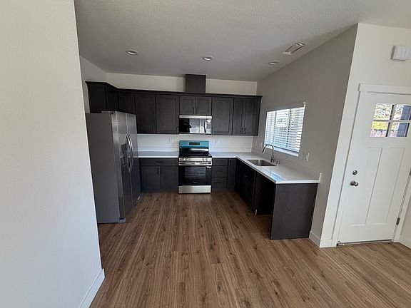 3rd image of 5350 Alonzo Rd #B