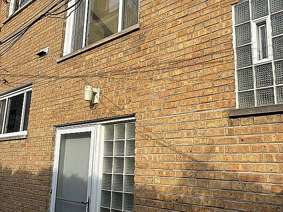 S windows ktch, bdr, stairs