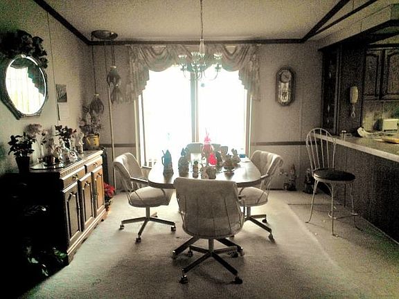 3rd image of 94 Parkside Cir