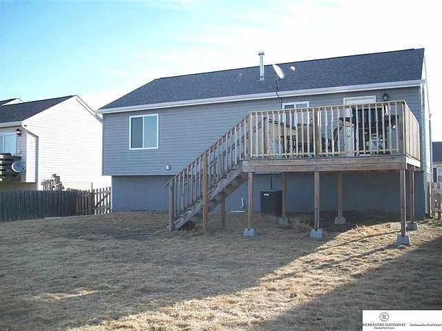 8120 S 161st Ter — Photo 3