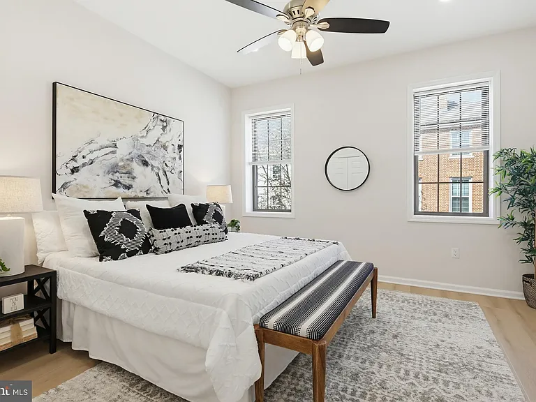 843 E Lombard St — Photo 11