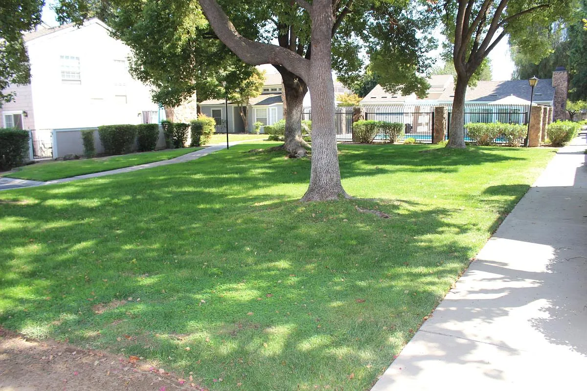 177 W Pilgrim Ln photo 1