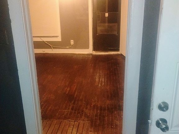 2nd image of 3720 Marion St #3720