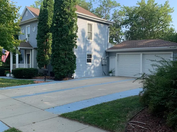 211 E 9th St, Dell Rapids, SD 57022