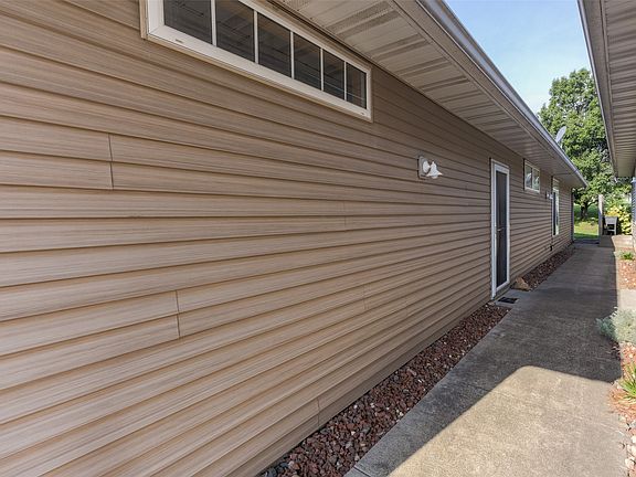 3rd image of 715 Kitterman Cir