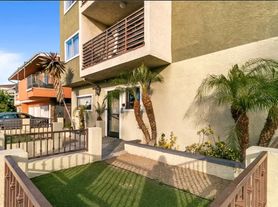 1918 Chestnut Ave. Long Beach, 2 beds  2.0 baths (900 sqft)