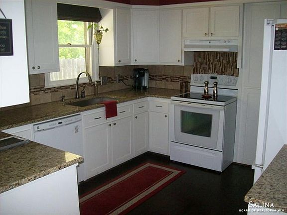 4th image of 2356 Edward St