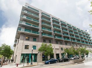 910 W Madison St #P-75, Chicago, IL 60607
