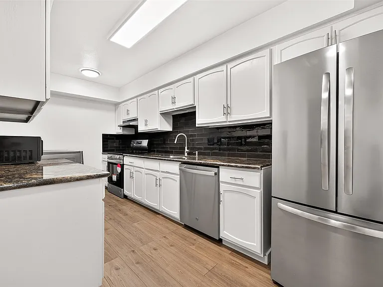 359 N Post Oak Ln #127 — Photo 15