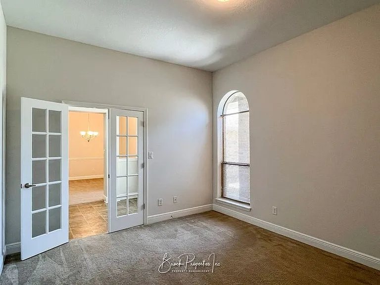 2080 Stennis Dr — Photo 15