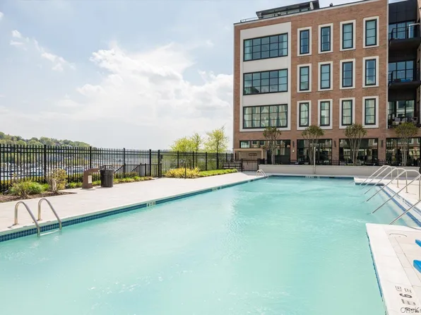 100 Garvies Point Road #1042, Glen Cove, NY 11542