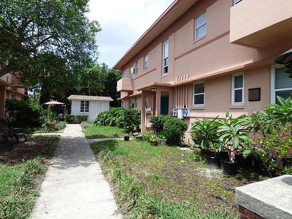 3rd image of 928 2nd St N APT 4