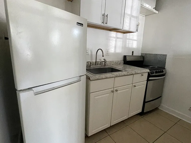 4000 Prytania St #B — Photo 3