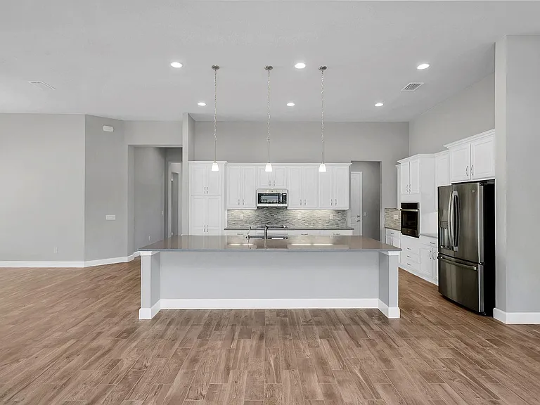 665 Mosaic Blvd — Photo 2