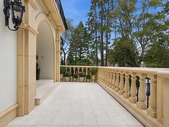 3rd image of 830 Bromfield Rd