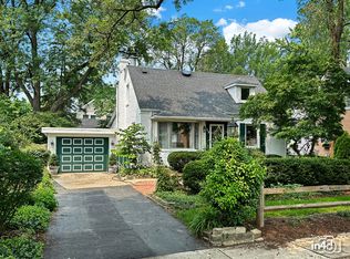 118 Iroquois Dr, Clarendon Hills, IL