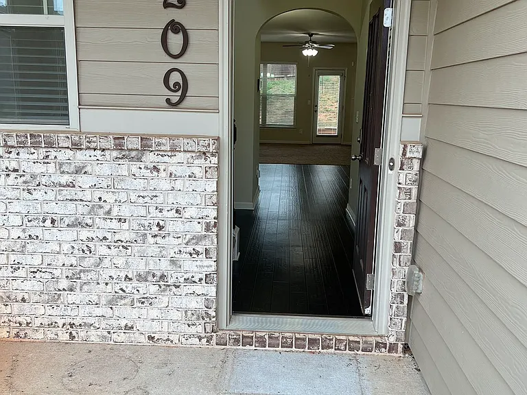 209 Emporia Loop — Photo 2