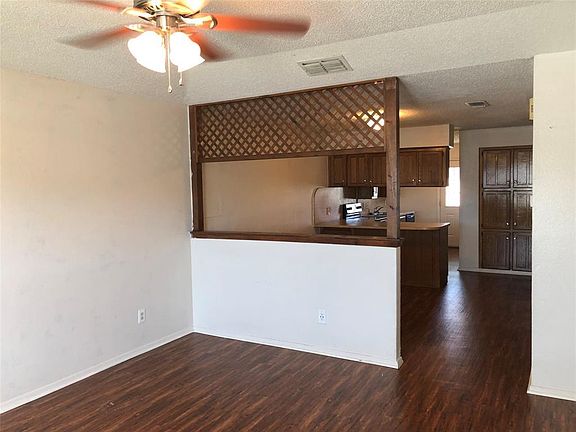 4th image of 6819 Springdale Ln