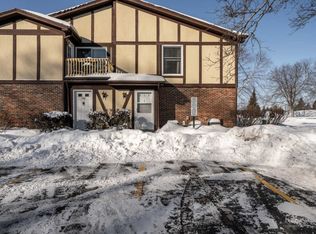 412 Saint Johns Rd APT F, Woodstock, IL 60098