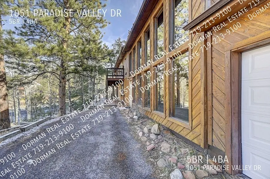 Stunning & Spacious 5+ Bedroom, 4 Bath Mountain Home With Private Mother-In-Law Suite! — Photo 2