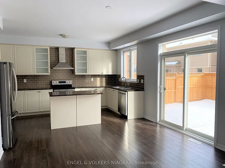 8576 Sweet Chestnut Dr — Photo 4