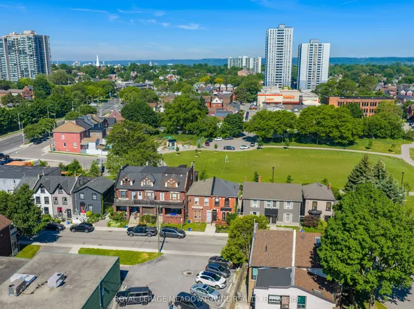 29 Railway St, Hamilton, ON L8R 2R4