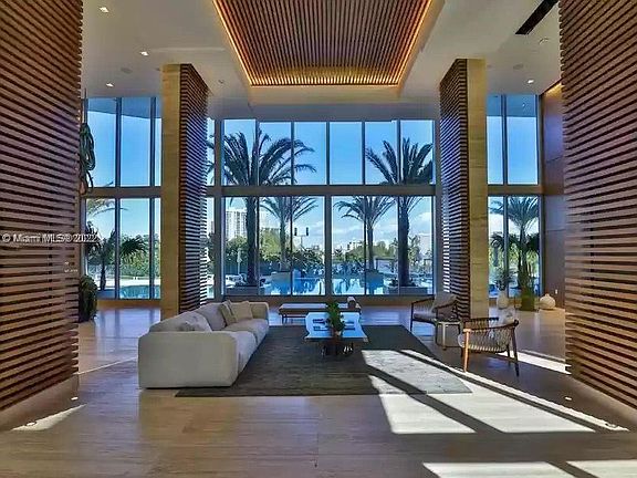 3rd image of 16385 Biscayne Blvd #806