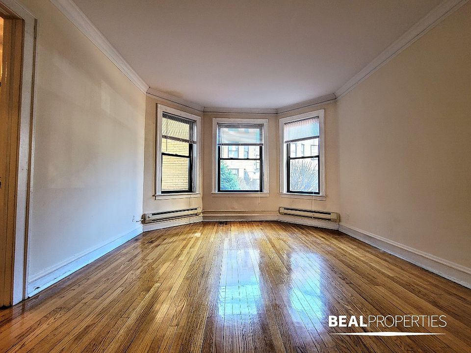 1st image of 1117 W Oakdale Ave APT 1B