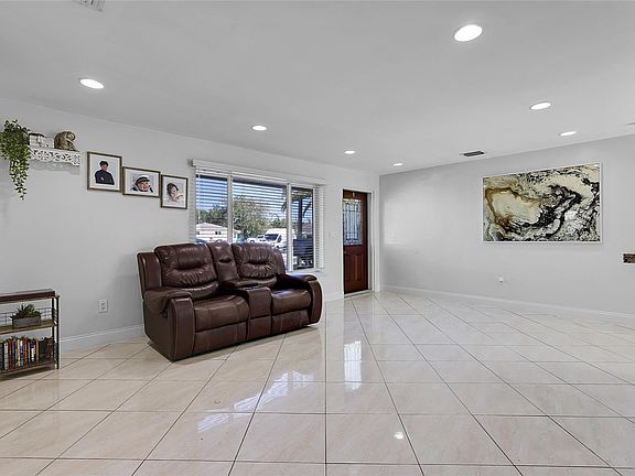 5th image of 2050 SW 48th Avenue