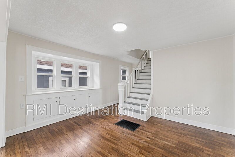 1st image of 1049 Calvin St