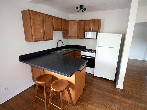 2nd image of 1715 Van Dorn St #3